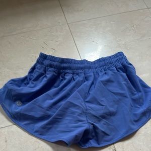 Lululemon hottie hot shorts 2.5”
